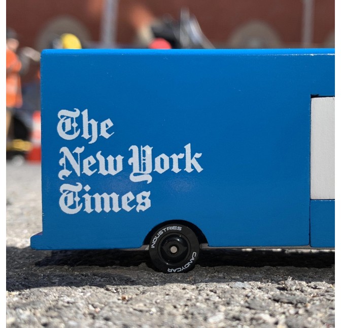 Camion NY Times en bois - Candylab chez Titlee