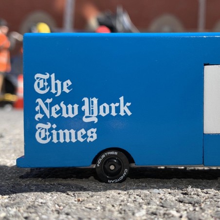 Camion NY Times en bois - Candylab chez Titlee