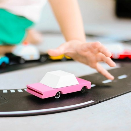 Voiture Pink Sedan en bois - CandyLab Toys chez Titlee