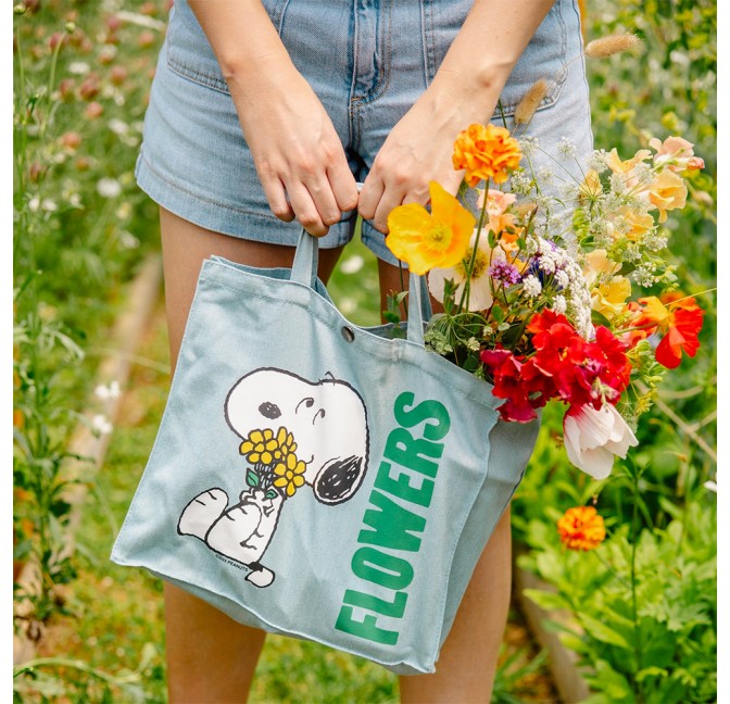 Sac shopping Snoopy Flowers en jean sérigraphié - Three Potato Four en exclusivité chez Titlee Paris