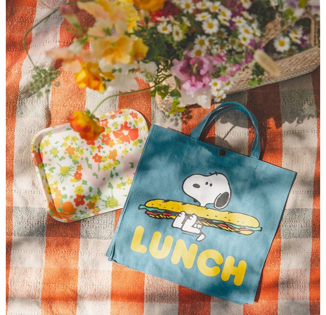 Sac shopping Snoopy Lunch en jean sérigraphié - Three Potato Four en exclusivité chez Titlee Paris