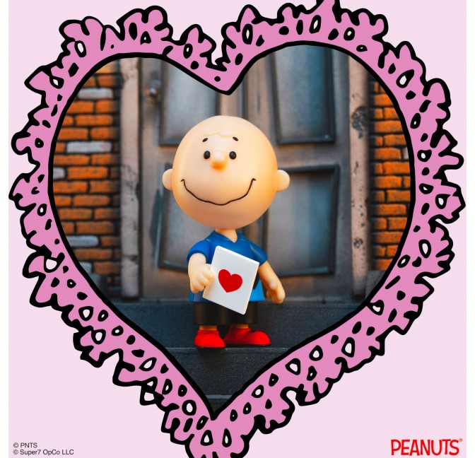 Figurine ReAction Charlie Brown Saint-Valentin – Édition Limitée Super7