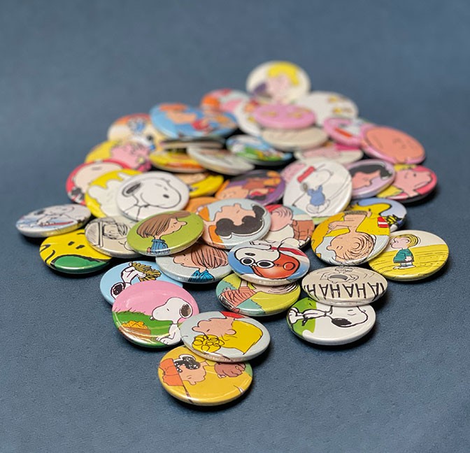 Badge Snoopy & Les Peanuts – Pièce Unique réalisée à partir de comics vintage